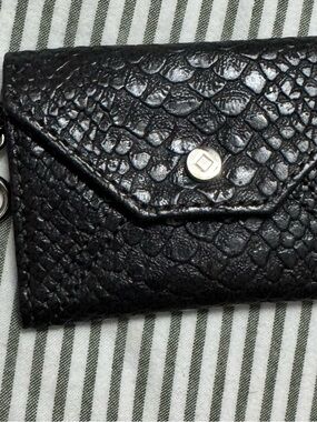 thirty-one Black Embossed Envelope Wristlet with Metallic Snap